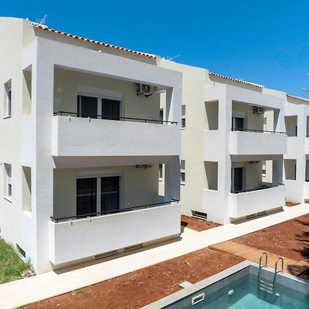 Miralis Apartments Нікіана Екстер'єр фото